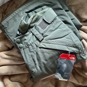 Womens snow pants. NWT north face